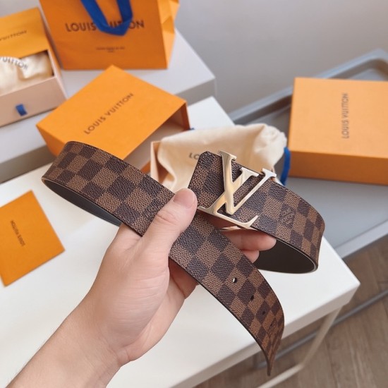 LV Initiales 40MM Reversible Belt M0212 LV Initiales 40MM Reversible Belt M0212