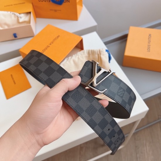 LV Initiales 40MM Reversible Belt M0213 LV Initiales 40MM Reversible Belt M0213