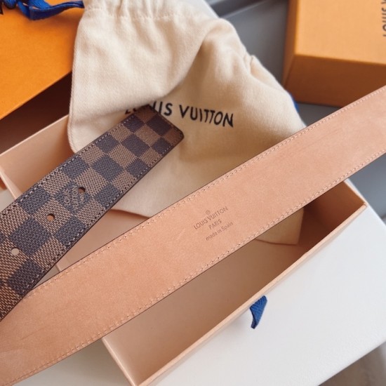 Louis Vuitton Damier Ebene LV Initiales 40MM Belt M9807 / Gold Buckle Louis Vuitton Damier Ebene LV Initiales 40MM Belt M9807 / Gold Buckle