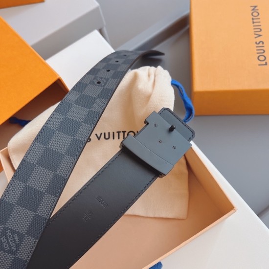 Louis Vuitton Damier Graphite LV Initiales 40MM Belt M9808 Louis Vuitton Damier Graphite LV Initiales 40MM Belt M9808