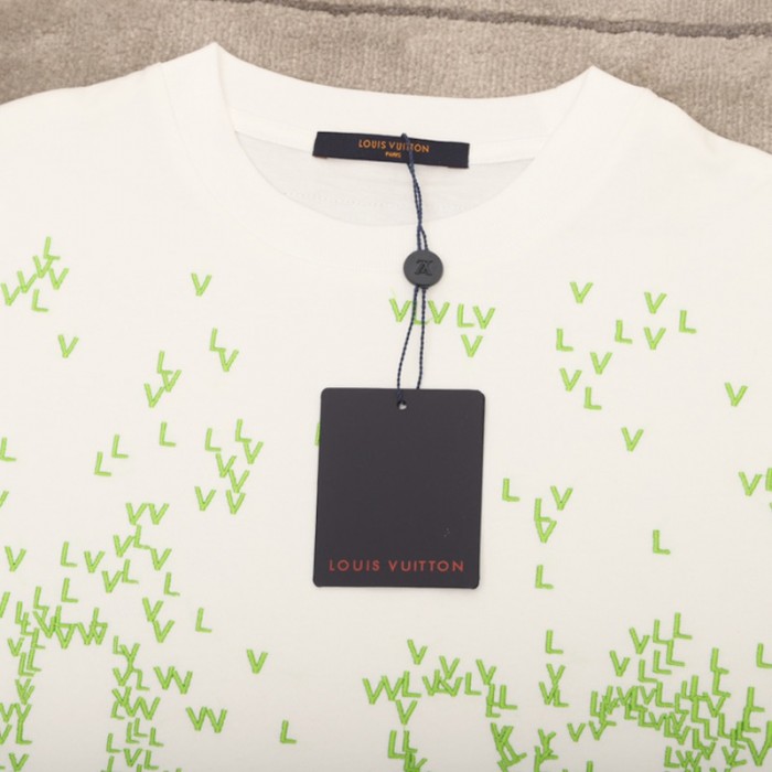 Louis Vuitton LVSE Monogram Gradient T-Shirt 1A8WMR  Monogram t shirts,  Workwear shirts, Branded t shirts