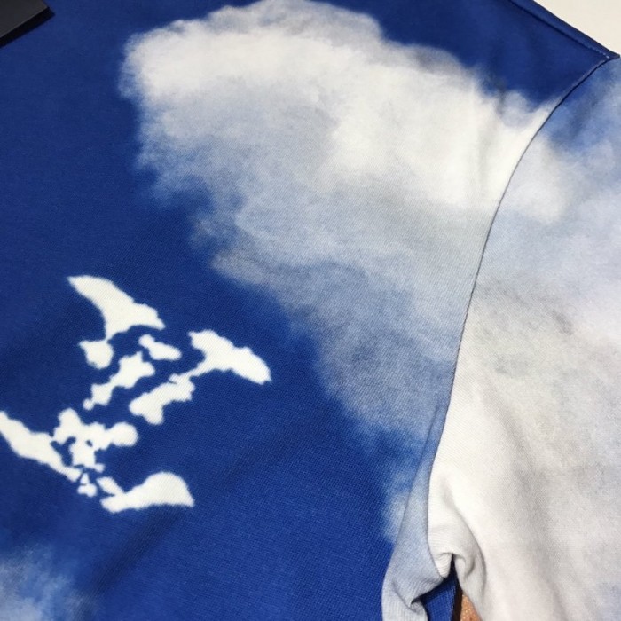Louis Vuitton Cloud Print T-shirt – Uptown Cheapskate Torrance