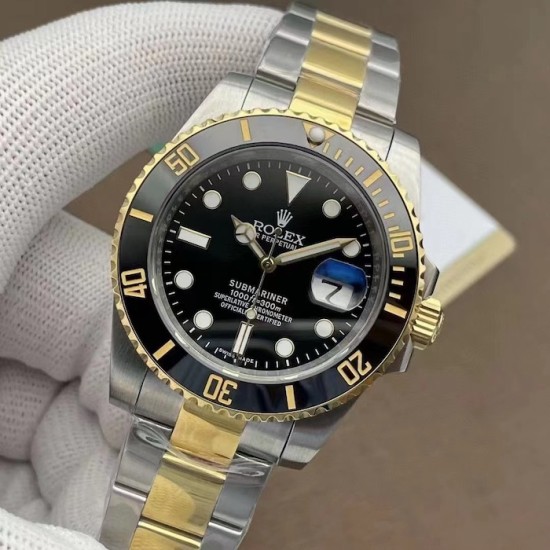 Rolex Submariner 40mm Black Dial Watch / Gold Rolex Submariner 40mm Black Dial Watch / Gold