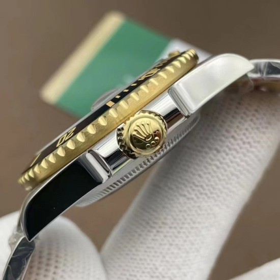 Rolex Submariner 40mm Black Dial Watch / Gold Rolex Submariner 40mm Black Dial Watch / Gold
