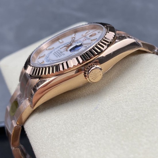Rolex Sky-Dweller 42 mm Everose Gold / White Dial Rolex Sky-Dweller 42 mm Everose Gold / White Dial
