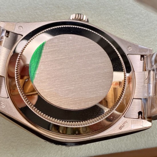 Rolex Sky-Dweller 42 mm Everose Gold / White Dial Rolex Sky-Dweller 42 mm Everose Gold / White Dial