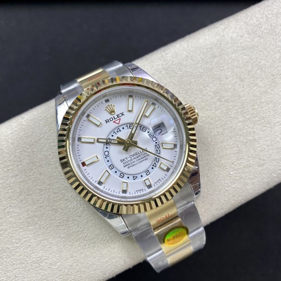 Rolex Sky-Dweller 42 mm White Dial / Steel Rolex Sky-Dweller 42 mm White Dial / Steel