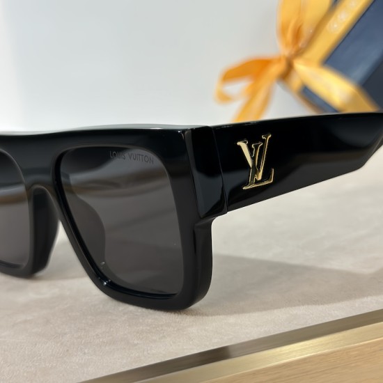 Louis Vuitton LV Clash Square Large Sunglasses Z2125W Louis Vuitton LV Clash Square Large Sunglasses Z2125W