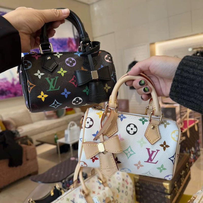 Top qauliy of a replica Louis Vuitton x TM handbags.
