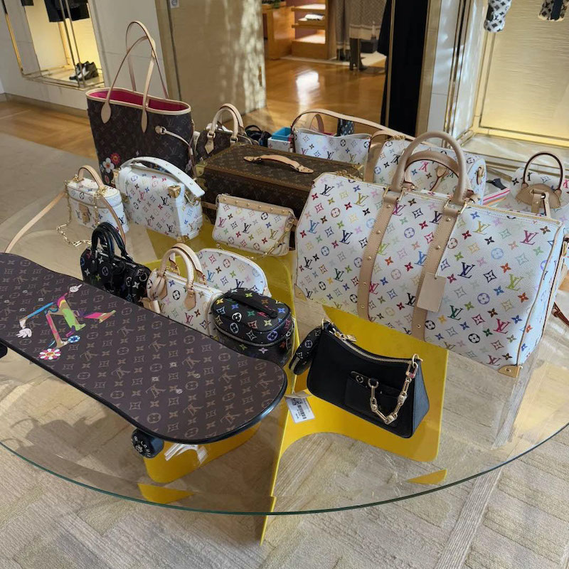 Top qauliy of a replica Louis Vuitton x TM handbags.